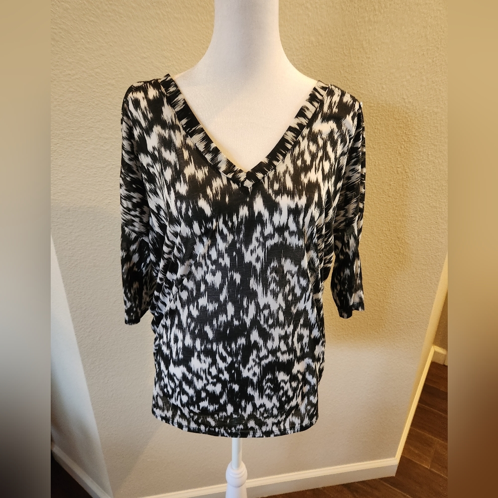 Express 3/4 sleeve blouse. Small